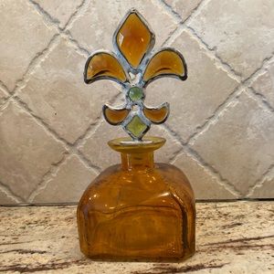 Decorative glass decanter